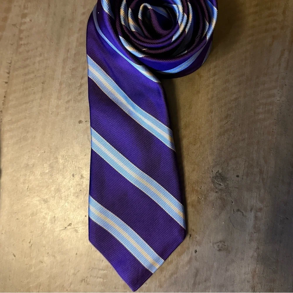 1901 Elegant Purple and Blue Tie